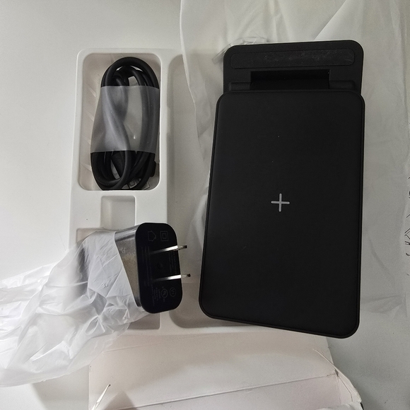 Houflody 3-in-1 Foldable Wireless Charging Station – New - Picture 6 of 10